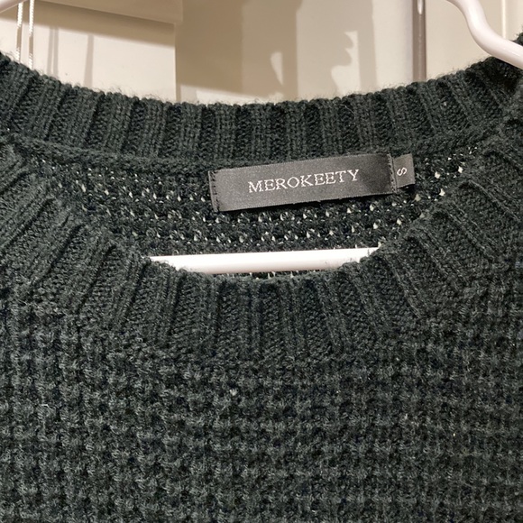 Black oversized balloon sleeve knit sweater. - Picture 2 of 3